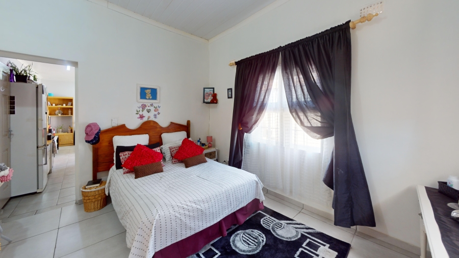 7 Bedroom Property for Sale in Sunbird Park Western Cape